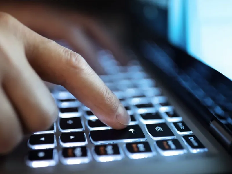 Tạo phím tắt tùy chỉnh trên desktop để kiểm soát việc mở/tắt màn hình máy tính Dell.