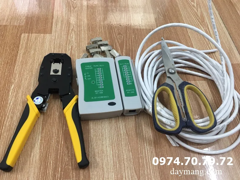 Bộ dụng cụ cần thiết để thực hiện thứ tự lắp dây mạng chuẩn