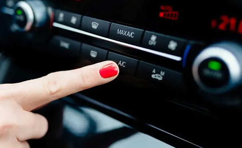 Xe Chevrolet đỗ nổ máy bật điều hòa, cần lưu ý không gian thông thoáng