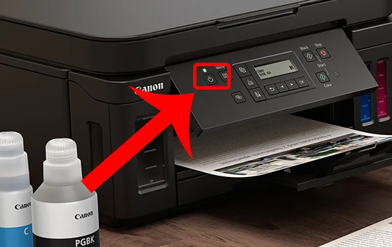 Nhấn nút nguồn đang sáng để tắt máy in Canon