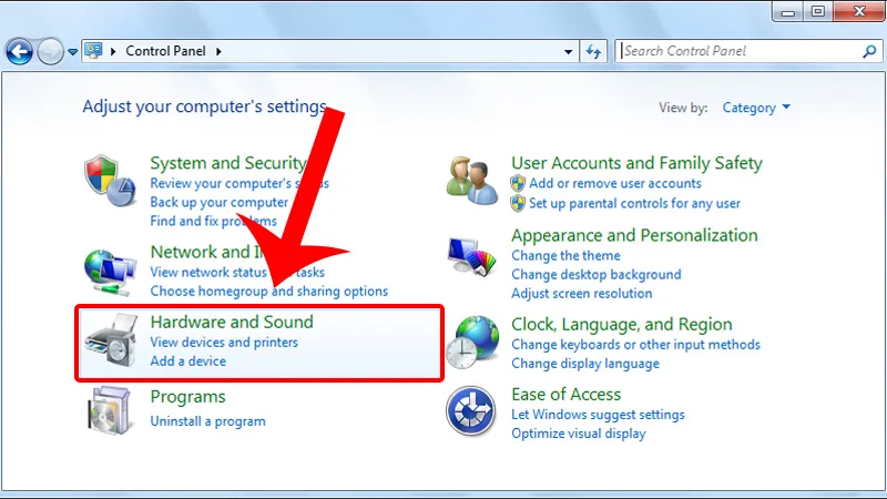 Chọn Hardware and Sound để truy cập các tùy chọn phần cứng