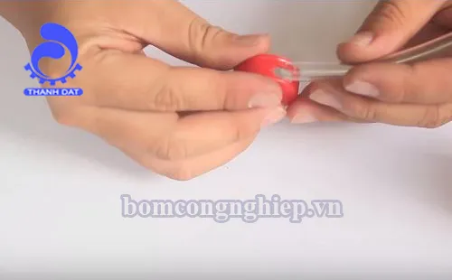 Điều chỉnh độ nghiêng của các cánh quạt để tối ưu lực đẩy nước trong thiết kế máy bơm