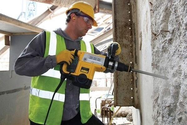 Máy khoan bê tông dùng điện với thiết kế mạnh mẽ, đảm bảo hiệu suất làm việc liên tục