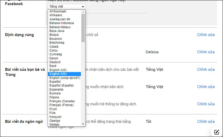 Cửa sổ cài đặt ngôn ngữ trên Facebook, người dùng đã chọn &quot;English (US)&quot; và đang nhấp &quot;Lưu thay đổi&quot; để áp dụng ngôn ngữ mới cho tài khoản.