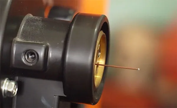 Dây hàn được nối ra đầu jack cắm súng hàn Mig