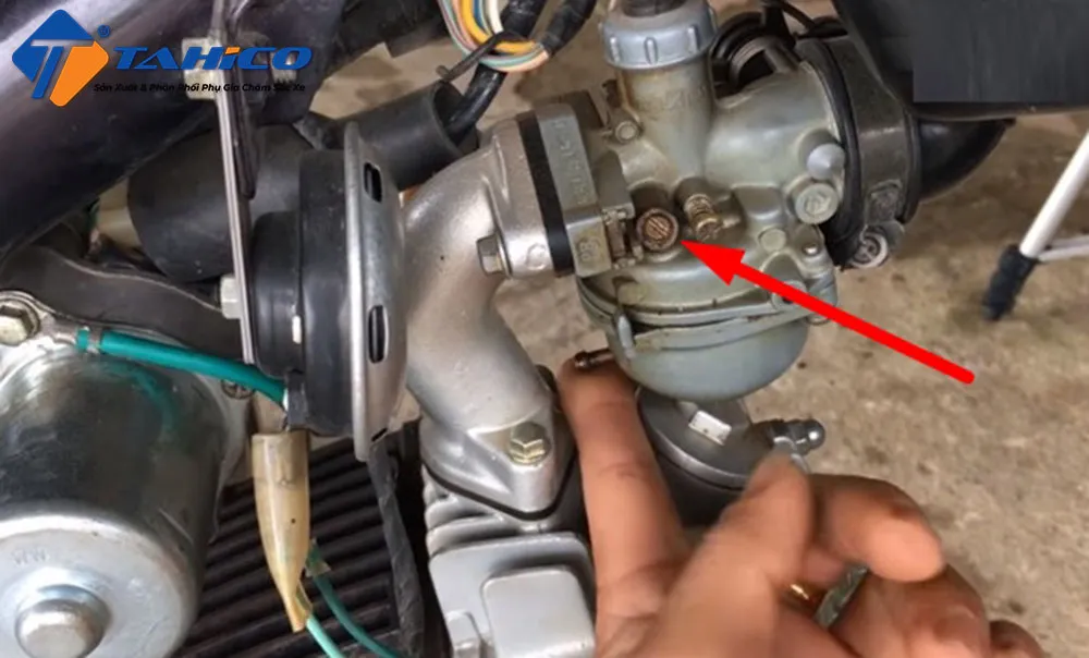 Cách tháo xăng xe số Wave Alpha, Sirius, Dream bằng ống xả xăng