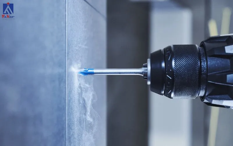 Cách khoan gạch không bị vỡ - Thực hiện khoan chính xác