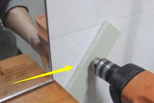 Khoan gạch ốp tường