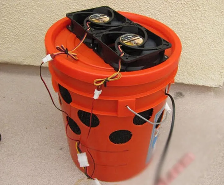 Chuẩn bị dụng cụ thiết yếu cho cách chế máy lạnh mini bằng thùng sơn tại nhà