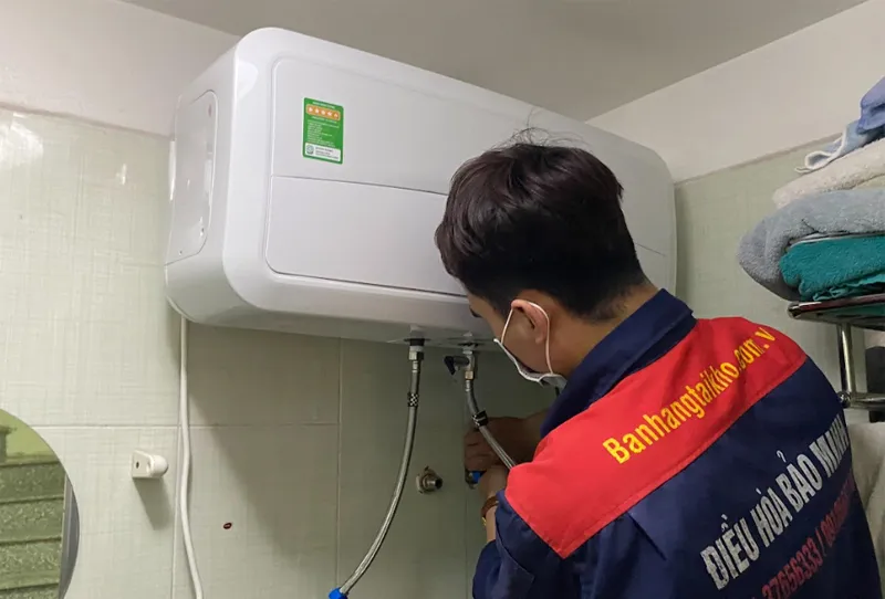 Lắp đặt van an toàn và nối đường nước vào máy nóng lạnh Ariston