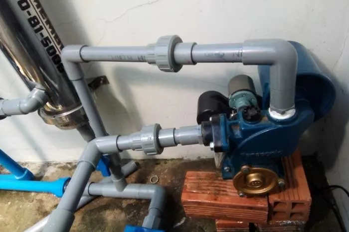 Nâng cấp và tối ưu hóa hệ thống đường ống nước là bước cần thiết, song hành cùng cách lắp bơm tăng áp tự ngắt để đạt hiệu suất cao nhất.