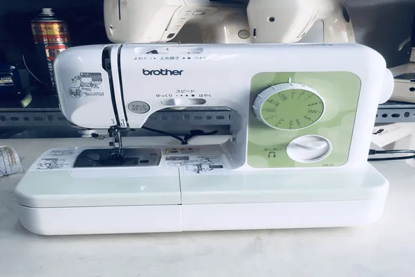 Cách lắp chỉ máy khâu mini: Xỏ chỉ máy may Brother đơn giản