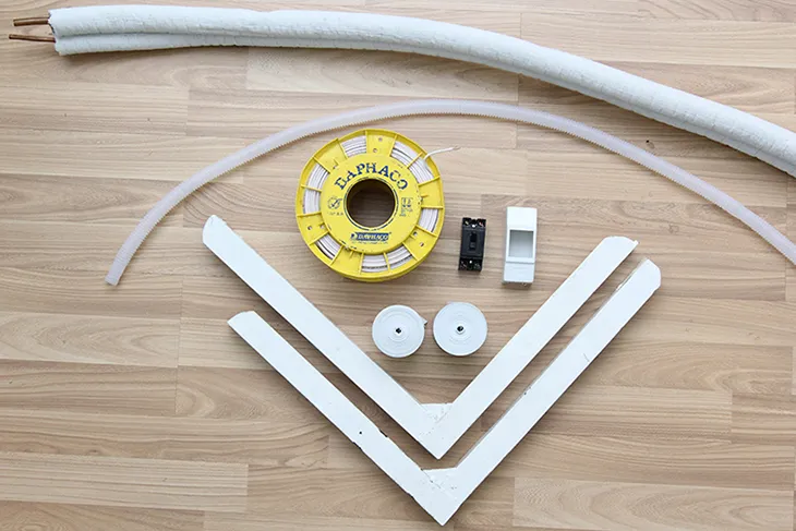 Tổng hợp các dụng cụ cần chuẩn bị khi thực hiện cách lắp đặt máy điều hòa, bao gồm ống đồng và máy khoan