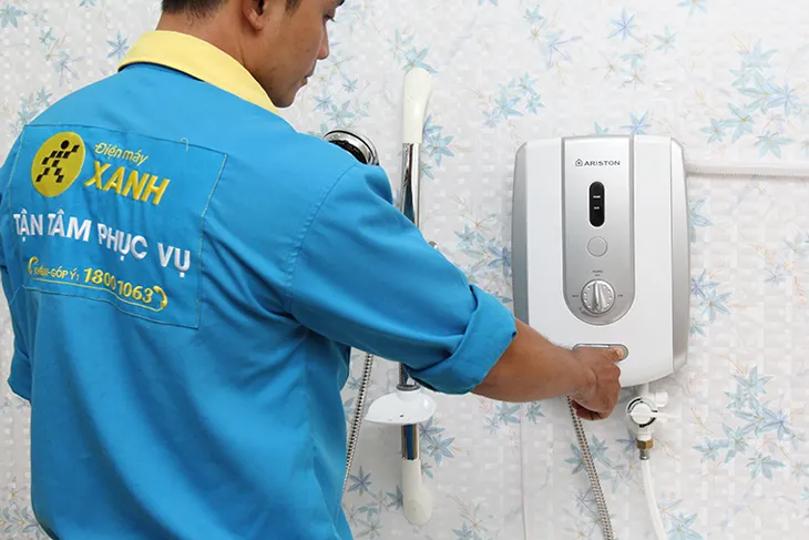 Hướng dẫn người dùng các chức năng và cách vận hành an toàn máy nước nóng mới lắp đặt