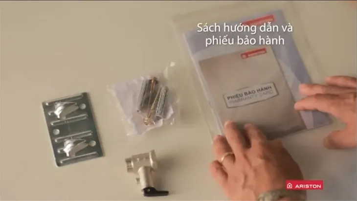 Các phụ kiện có sẵn theo máy nóng lạnh gián tiếp