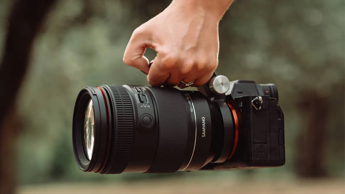 Minh họa tripod mount ring gắn trên ống kính tele, hỗ trợ lắp máy ảnh vào chân máy ổn định hơn