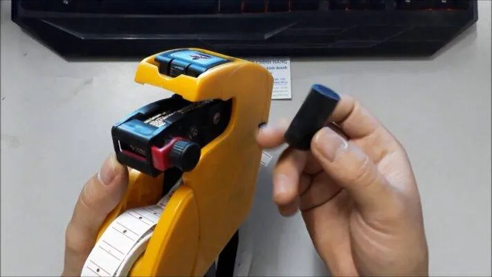Hướng dẫn cách lắp máy bấm giá và thay mực chi tiết cho người dùng