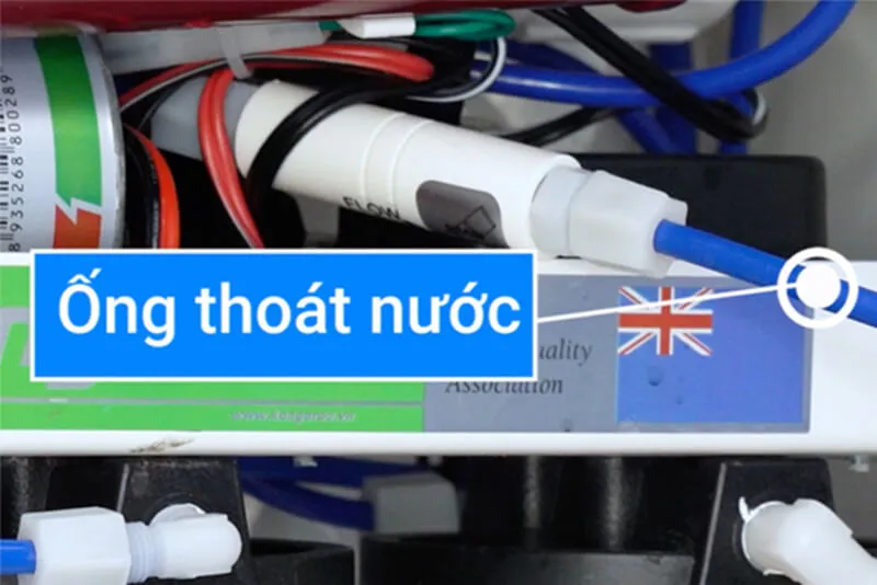 Lắp ống cấp và thoát nước cho máy lọc nước gia đình