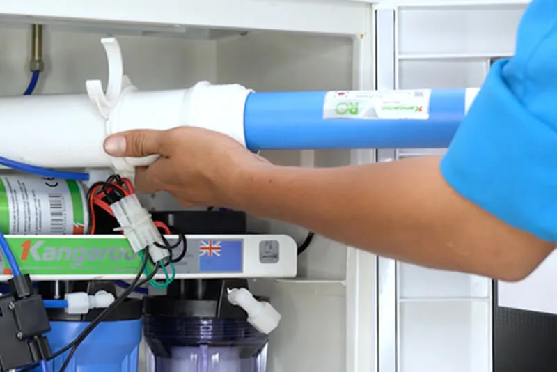 Lắp lõi RO vào cốc lọc của máy lọc nước gia đình