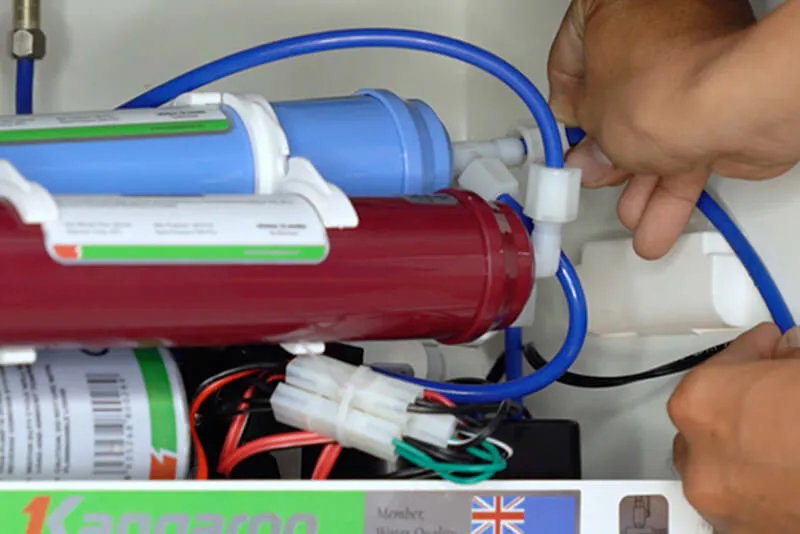 Lắp van vào bình áp của máy lọc nước gia đình