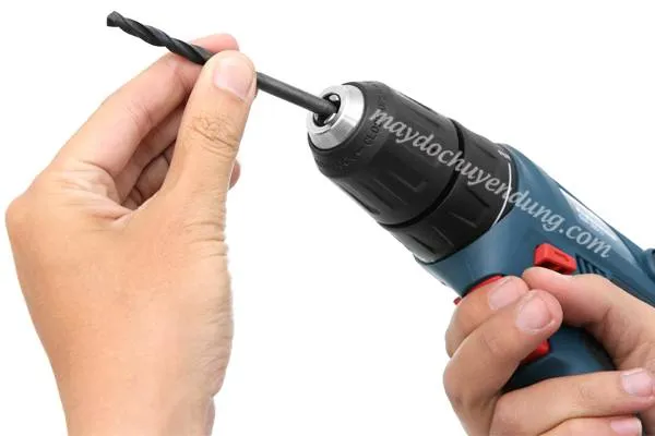 Chi tiết cách tháo lắp đầu mũi khoan tự động (Autolock) trên máy khoan pin Bosch, tối ưu hóa sự tiện lợi.