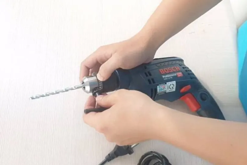 Cách lắp mũi đục bê tông