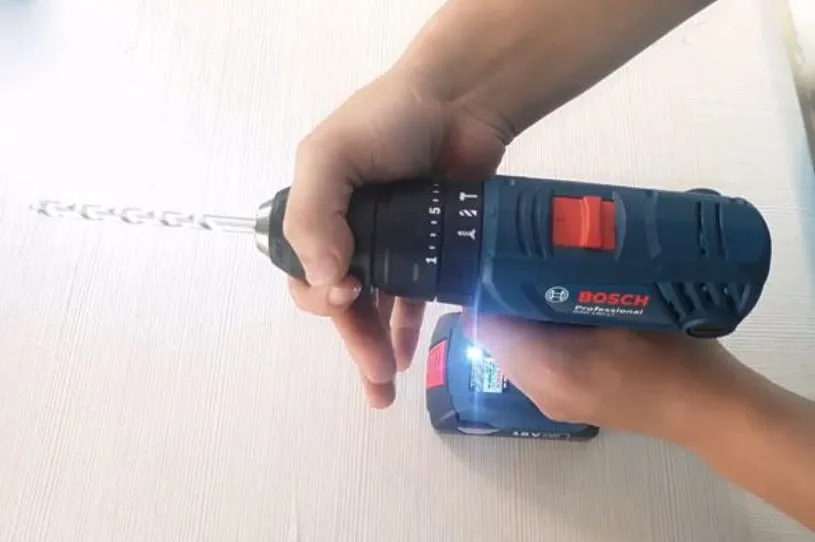 Cách lắp mũi đục bê tông