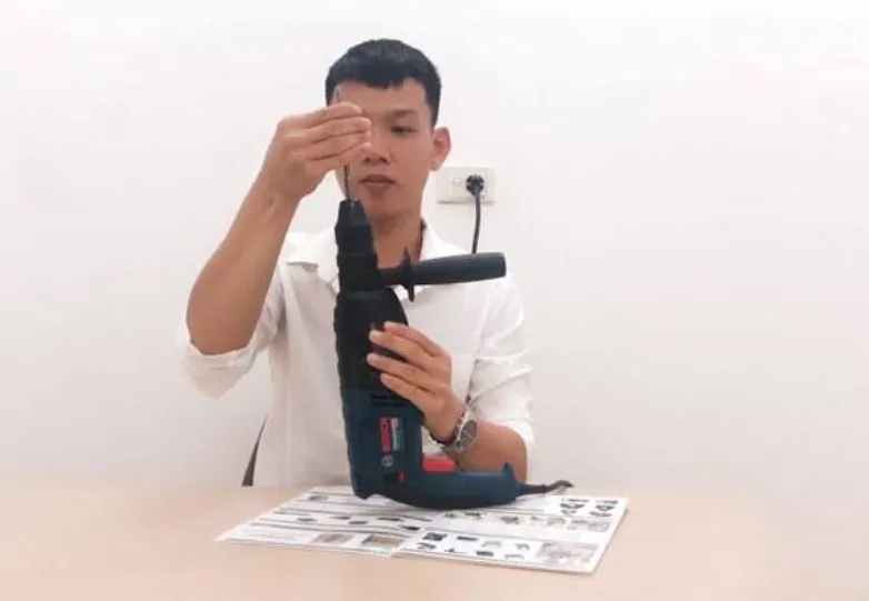 Cách lắp mũi đục bê tông