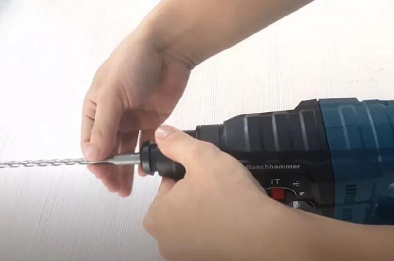 Cách lắp mũi đục bê tông