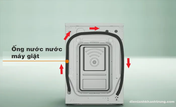 Hình ảnh minh họa cách lắp ống xả nước máy giặt cửa ngang theo đường vòng cung chuẩn kỹ thuật