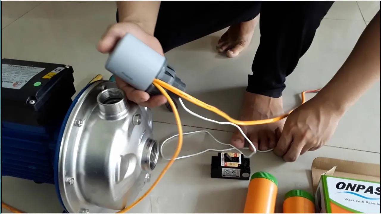 Hướng dẫn lắp đặt phao điện tự động cho bơm hồ nước chi tiết