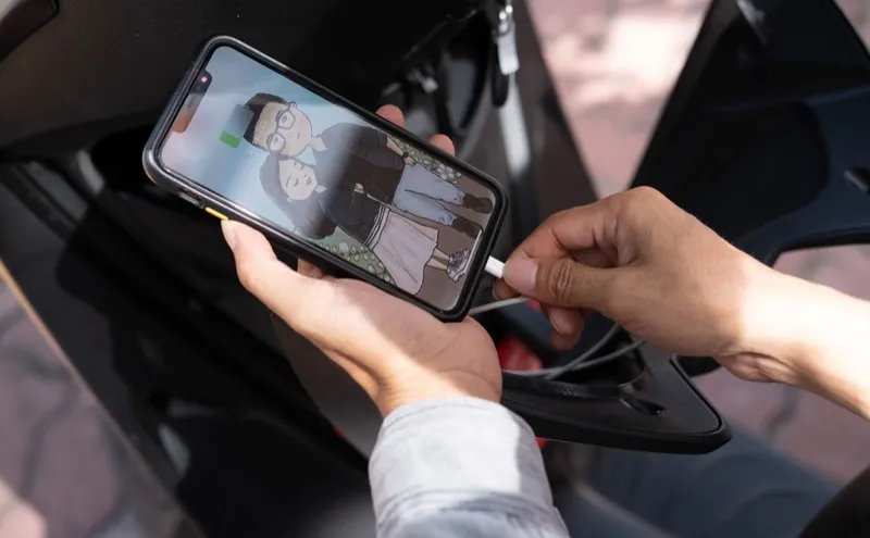 Các loại sạc USB điện thoại xe máy phổ biến, bao gồm mẫu SM04-3.1A, an toàn và tiện lợi