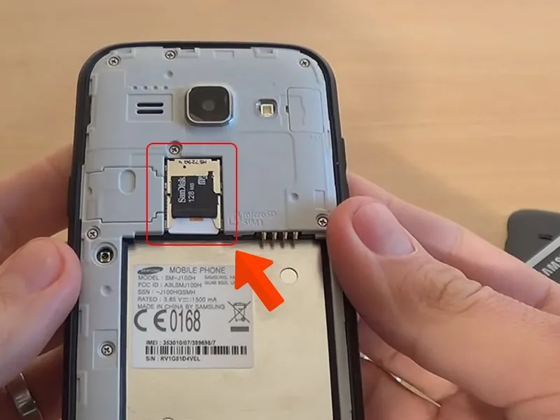Vị trí lắp thẻ nhớ trên các dòng điện thoại Samsung cũ