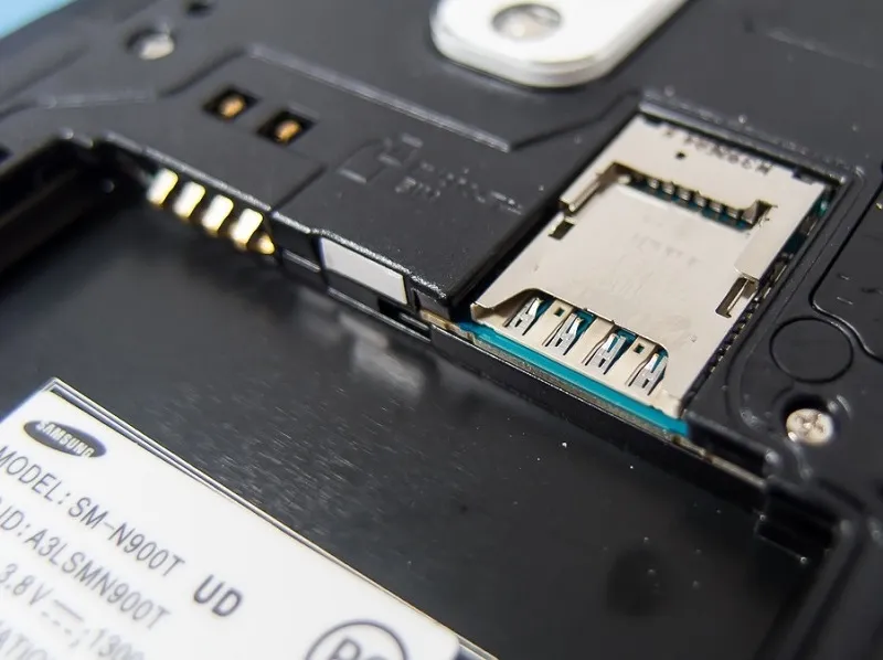Hướng dẫn lắp thẻ SIM vào khe cắm của máy Samsung đời cũ