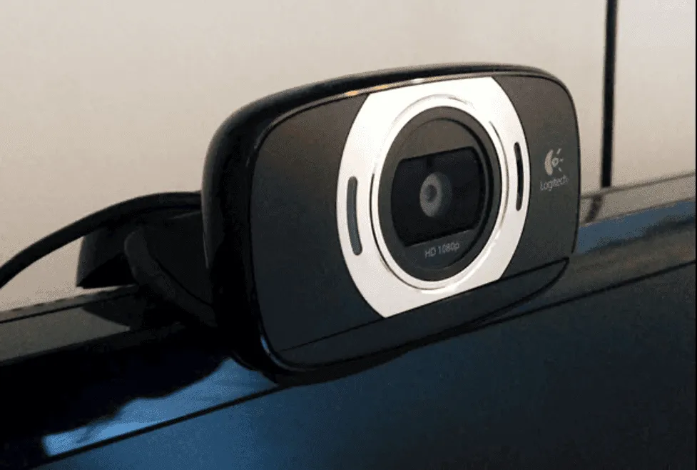 Nên chọn camera từ các thương hiệu uy tín với mức giá phù hợp ngân sách (https://tongdai.com.vn/wp-content/uploads/2022/04/cach-lua-chon-camera-lap-may-tinh-phu-hop-6.png)