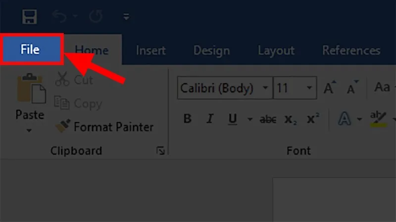 Mở thẻ File trong Word để tiếp tục thao tác trên màn hình đã chia đôi