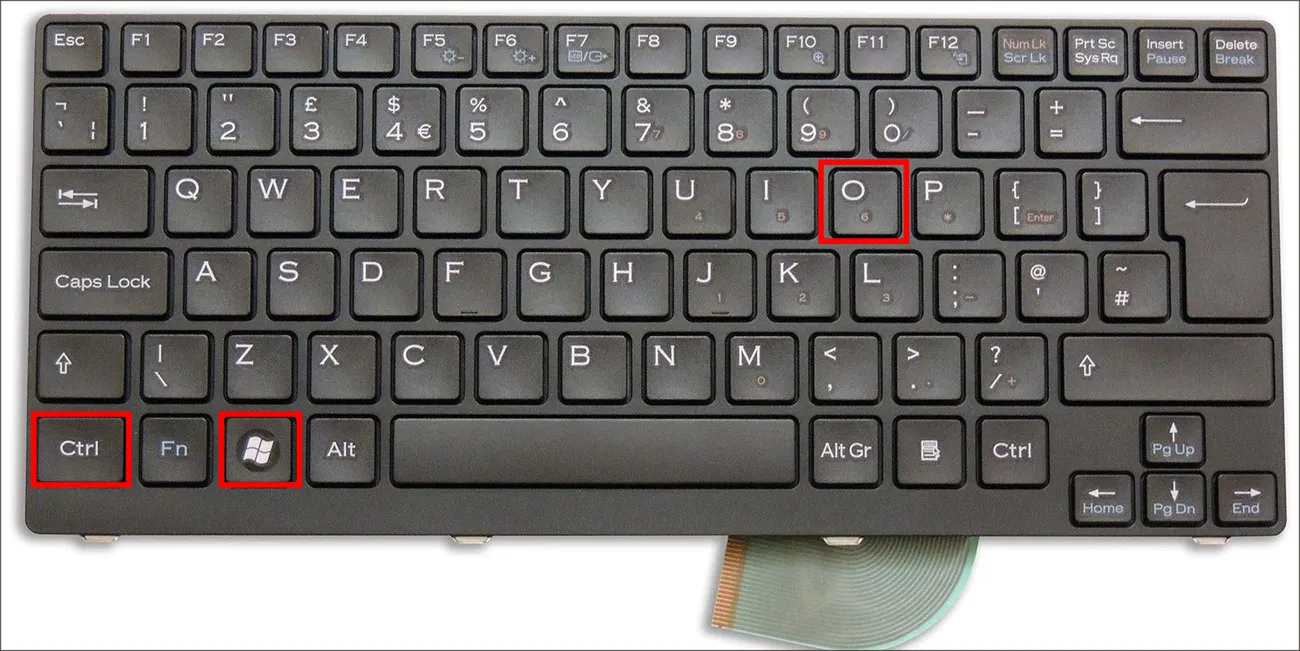 Người dùng nhấn tổ hợp phím Windows + Ctrl + O để kích hoạt bàn phím ảo trên màn hình máy tính