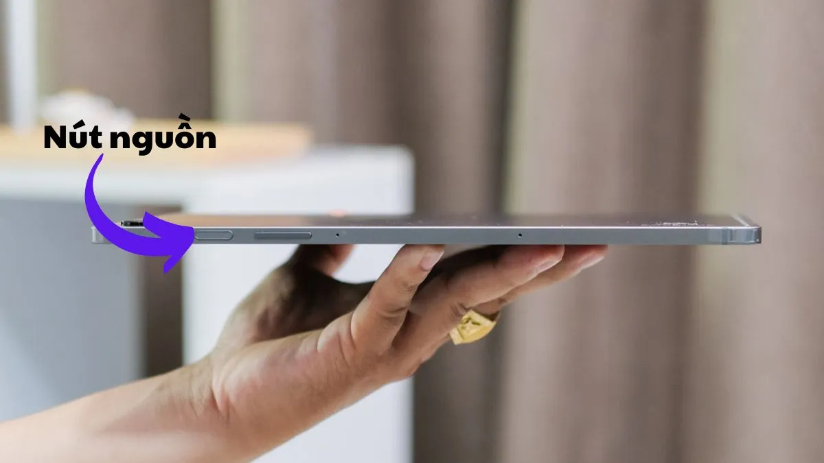 Hình ảnh minh họa cách mở nguồn máy tính bảng Samsung bằng nút vật lý