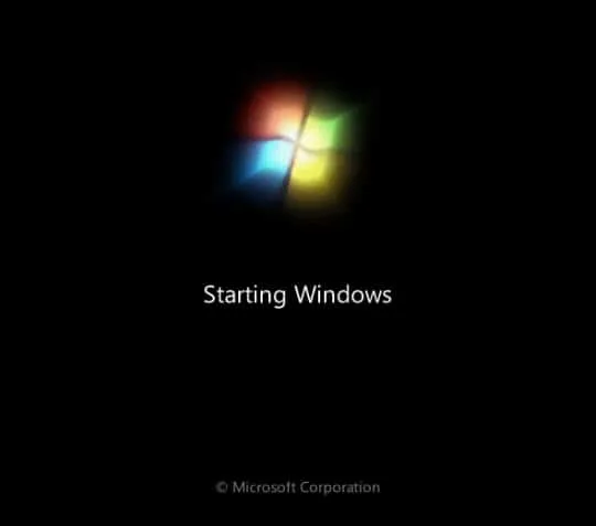 Màn hình hệ điều hành Windows khởi động trên máy tính AOC