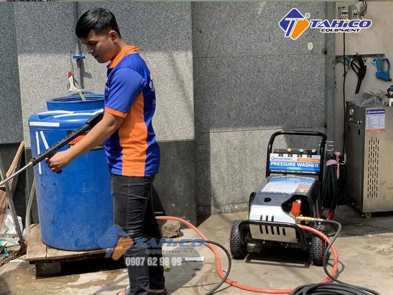 Sử dụng máy rửa xe cao áp