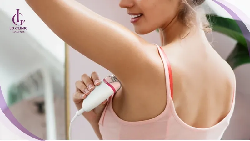 Hướng dẫn cách sử dụng máy cạo lông nách đúng kỹ thuật trên bề mặt da dưới cánh tay