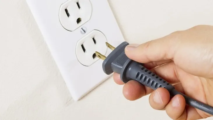 Kết nối nguồn điện an toàn khi sử dụng máy chà nhám