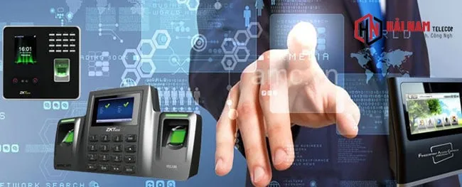 Máy chấm công vân tay hiện đại hiển thị giao diện chính, minh họa cách sử dụng máy chấm công hiệu quả trong doanh nghiệp.