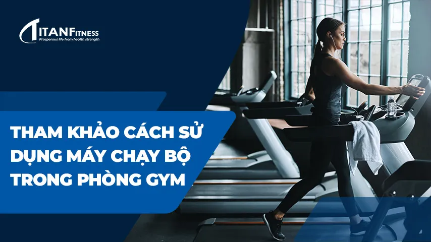 Người phụ nữ đang điều chỉnh thông số trên bảng điều khiển máy chạy bộ phòng gym