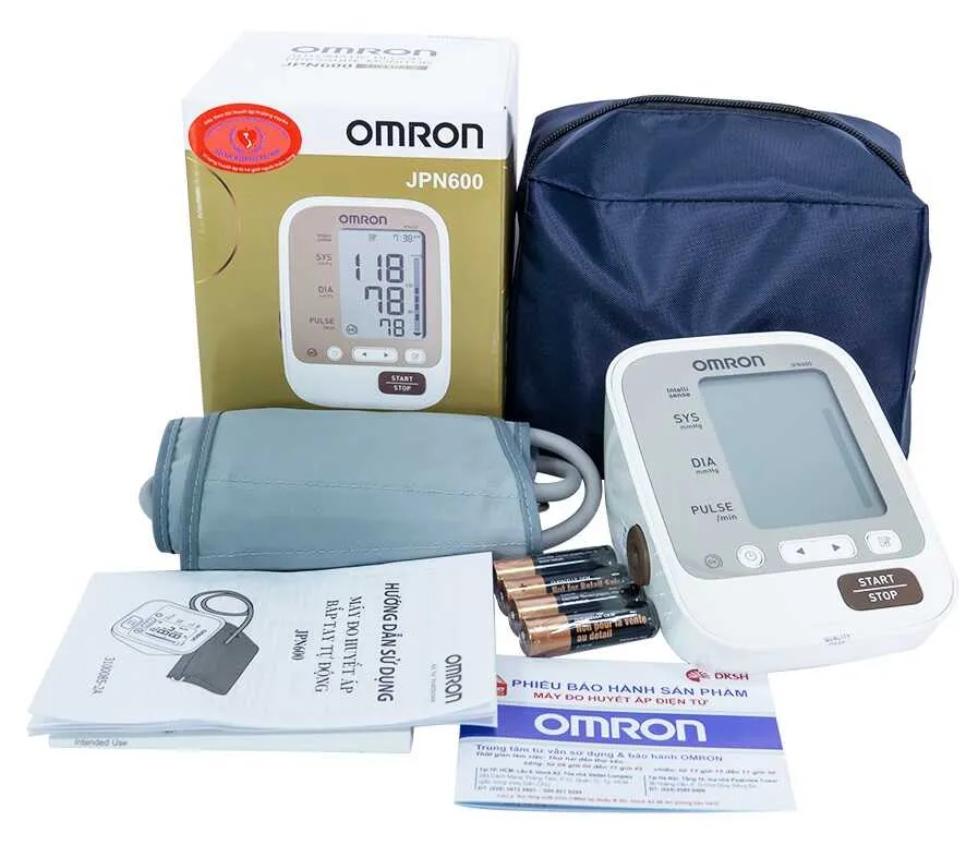 Cách bảo quản máy đo huyết áp Omron JPN600 sau khi sử dụng, bao gồm rút ống dẫn khí và gập vòng bít