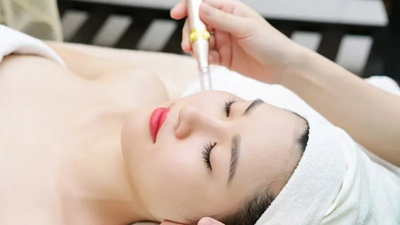 Máy phi kim Dr Pen giúp tăng sinh collagen và sản sinh tế bào mới cho da, cải thiện độ đàn hồi