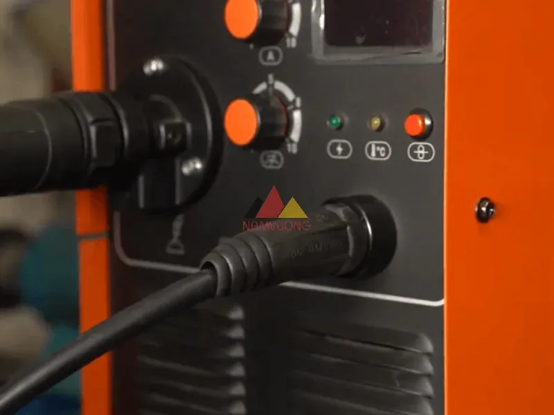 Hướng dẫn lắp đặt cuộn dây hàn vào máy hàn MIG Jasic theo cách sử dụng máy hàn mig jasic