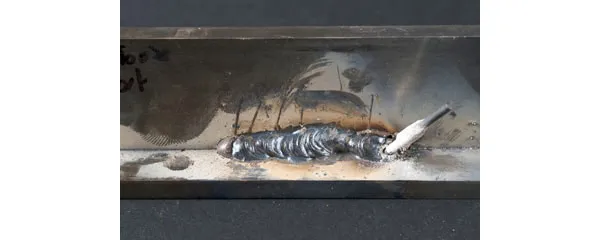 Mối hàn bị gián đoạn do chiều dài hồ quang quá ngắn