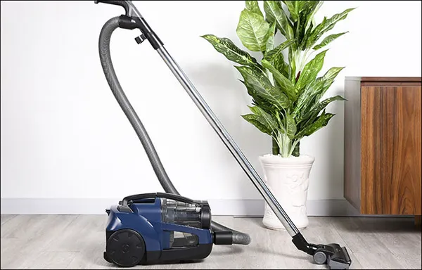 Kiểm tra và đổ hộp/túi đựng bụi để sử dụng máy hút bụi đúng cách và hiệu quả