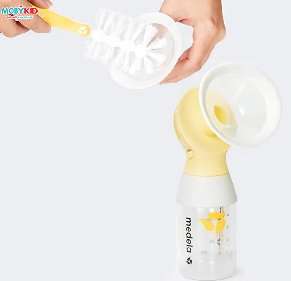 Vệ sinh máy hút sữa là một bước quan trọng để đảm bảo nguồn sữa mẹ